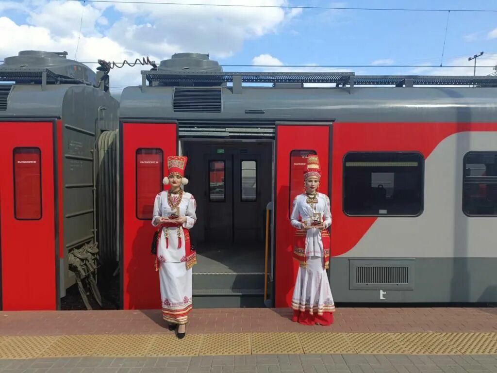 Скоростная электричка пенза. Российские железные дороги поезда. сурская стрела электричка. современные электрички ржд. сумасшедший поезд ржд.