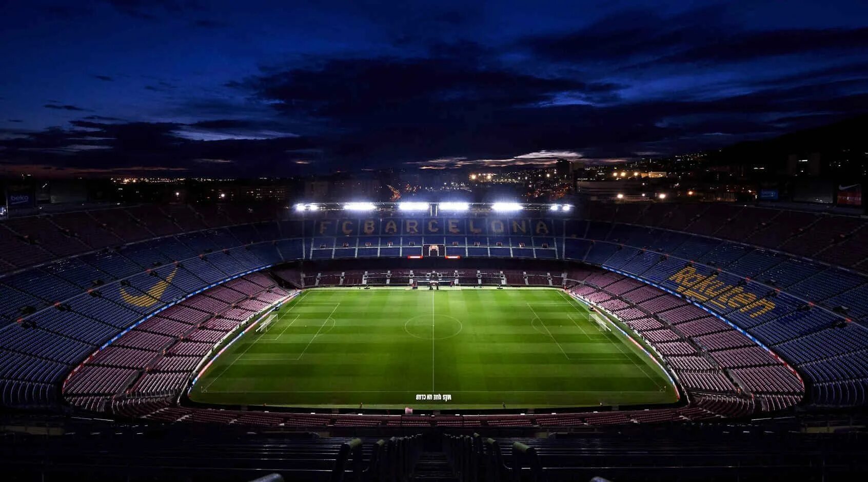 Stadion barsa uz. Стадион Камп ноу в Барселоне. Ночная Барселона Камп ноу. Камп ноу стадион ночью.