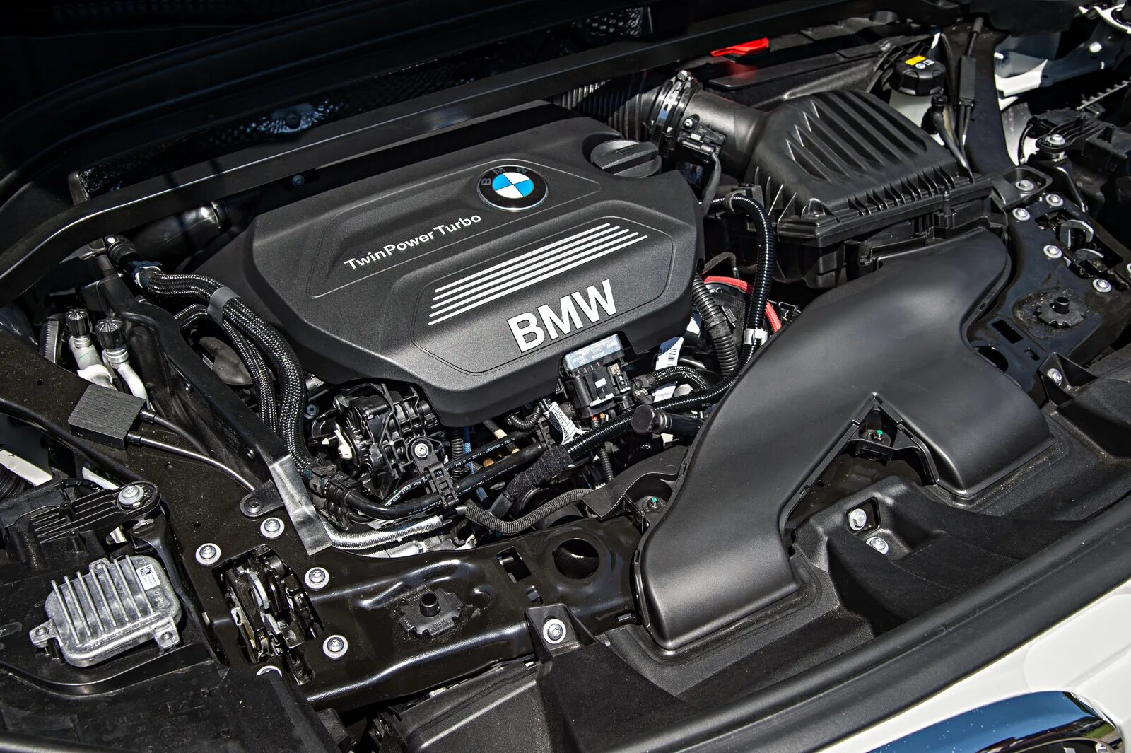 X 1 6 ru. Двигатели БМВ х1 ф48. BMW x1 f48 двигатель. БМВ х1 f 48 мотор дизель. Двигатель БМВ х1 2.0.