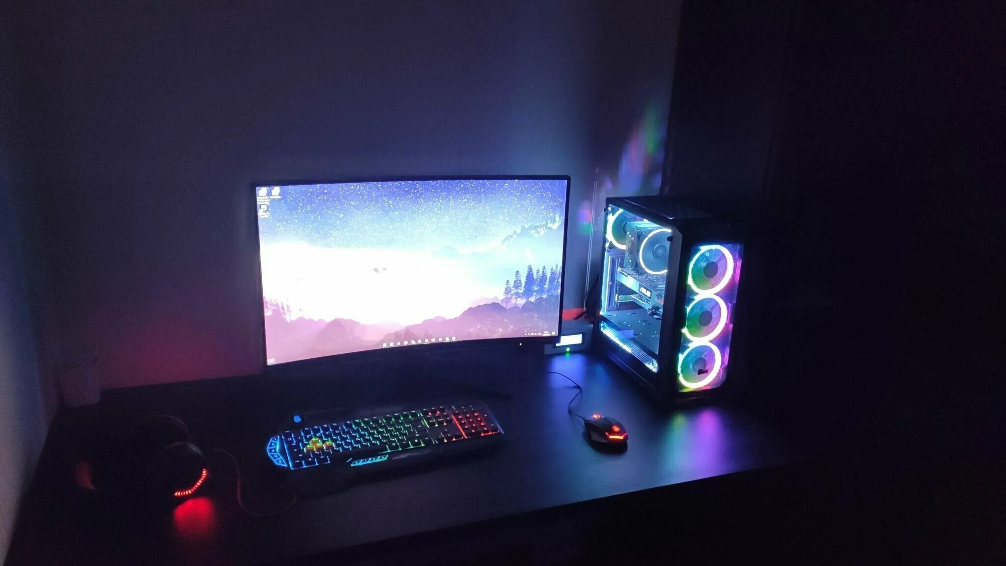 Игровой компьютер и монитор и клавиатура. Mistral z4 mesh rgb. powercase mistral z4 mesh rgb 4x120mm cmizb-r4. mistral z4 mesh rgb комплектация. powercase mistral x4 mesh компьютеры.
