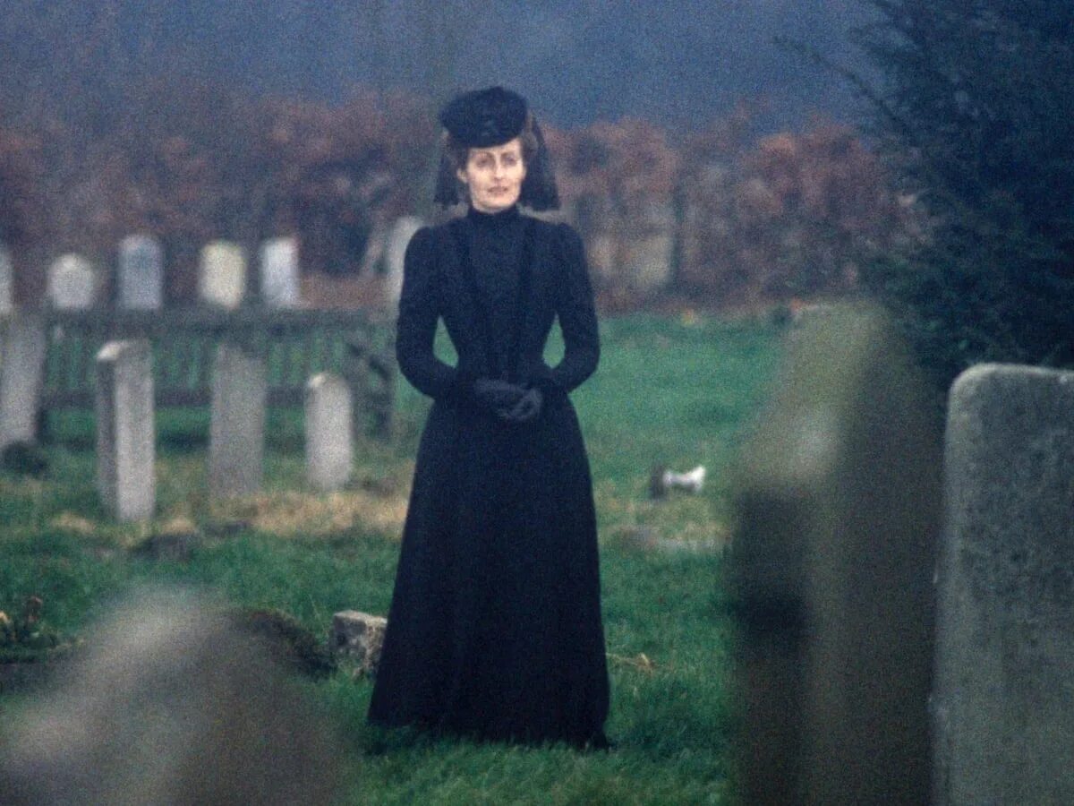 Женщина в черном 1989. Женщина в черном книга обложка. Женщина в черном. Женщина в черном книга. Хилл женщина в черном.