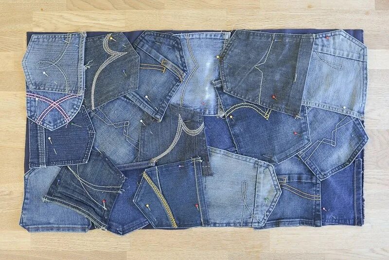 Куплю старые джинсы. Коврик из джинсы. Топ из старых джинсов. Коврик из старых джинсов своими руками. Картины из старых джинсов.