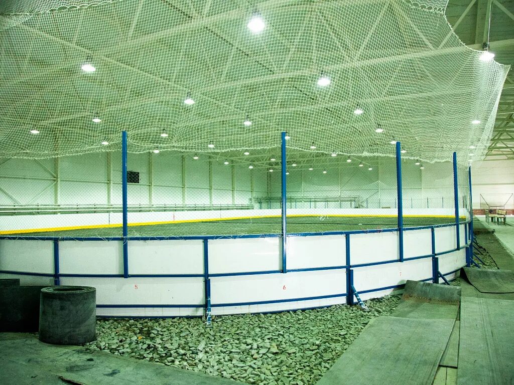 Открытый каток кыштым инхело. Ледовый дворец кыштым каток. Крытый каток кыштым. Кыштым ледовая арена. Крытый каток кыштым.