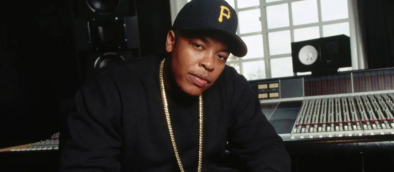 Сгенерировать рэп. Студия доктора дре. Слим группа центр. Рэперы на студии. Рэп клички генератор.