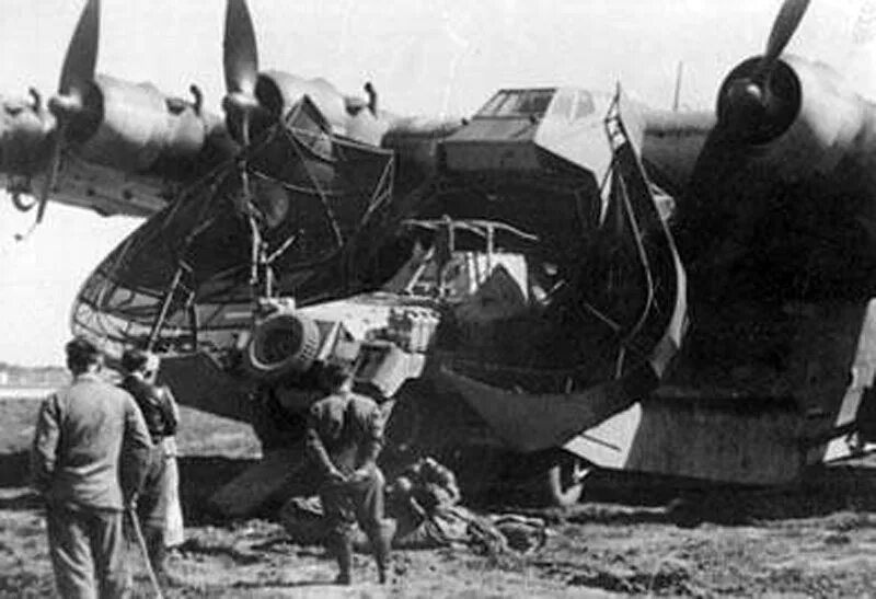 Messerschmitt gigant. Самолёт мессершмитт 323. messerschmitt me.323 gigant. messerschmitt me 323 гигант. транспортный самолет messerschmitt me-323 gigant.