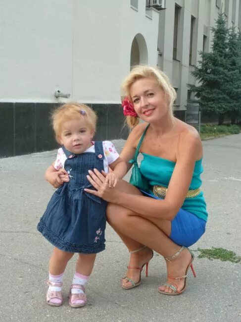 Юлия ковальчук дети сколько детей фото Юлия Ковальчук в 40 лет родила второго ребенка Алексею Чумакову. Счастливый отец