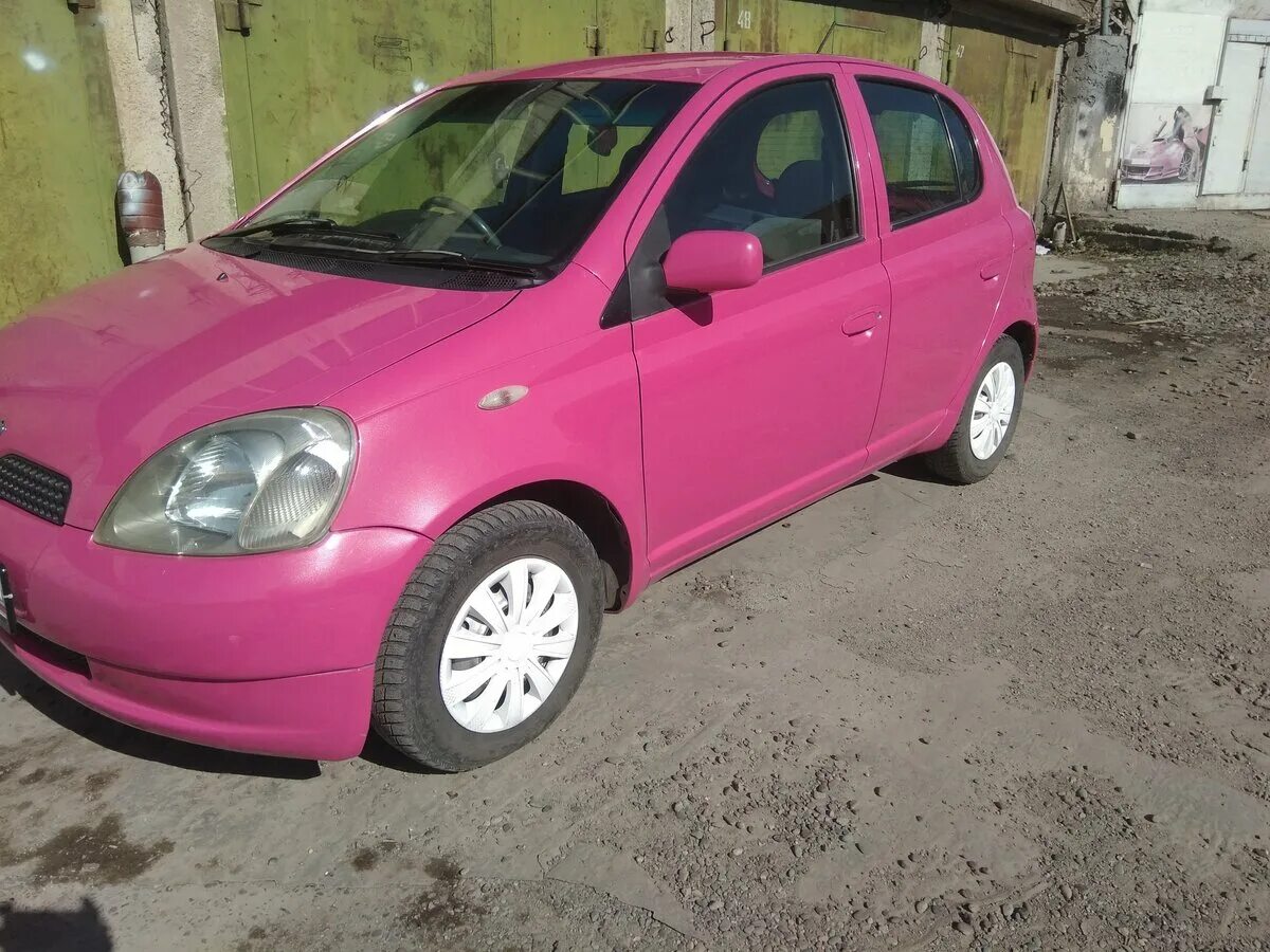 Toyota vitz 2000 года. Тойота Витц розовая. Toyota Vitz 2000г розовая. Toyota Platz розовый.