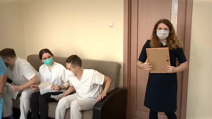 Спас беременную. Беременная доктор новостей россия. россия 24 вести томск. фото врачи спасают людей коронавирус.