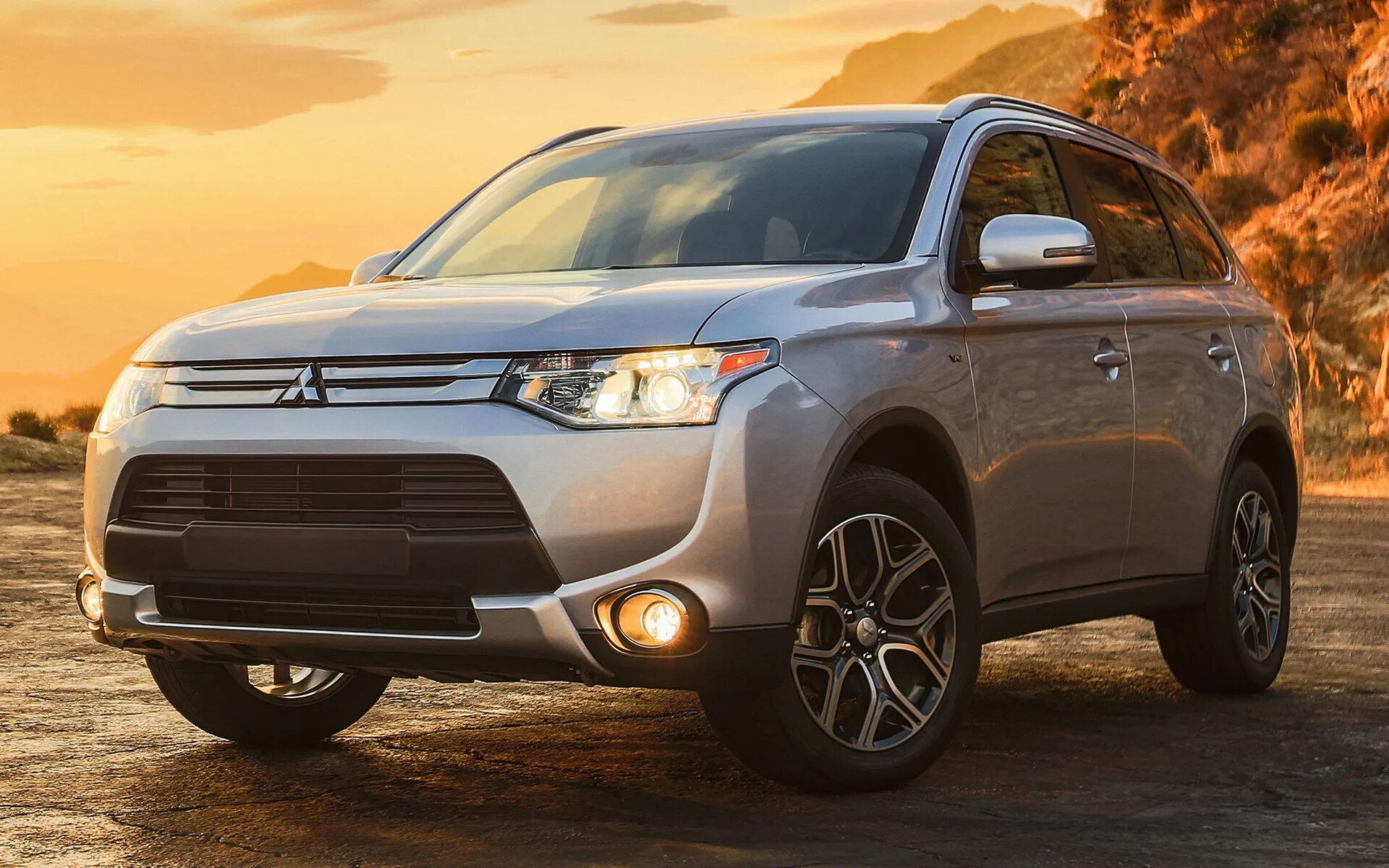 Митсубиси Аутлендер 2015. Mitsubishi Outlander 2015. Mitsubishi Outlander XL 2015. Мицубиси Аутлендер 3. Митсубиси купить 2017