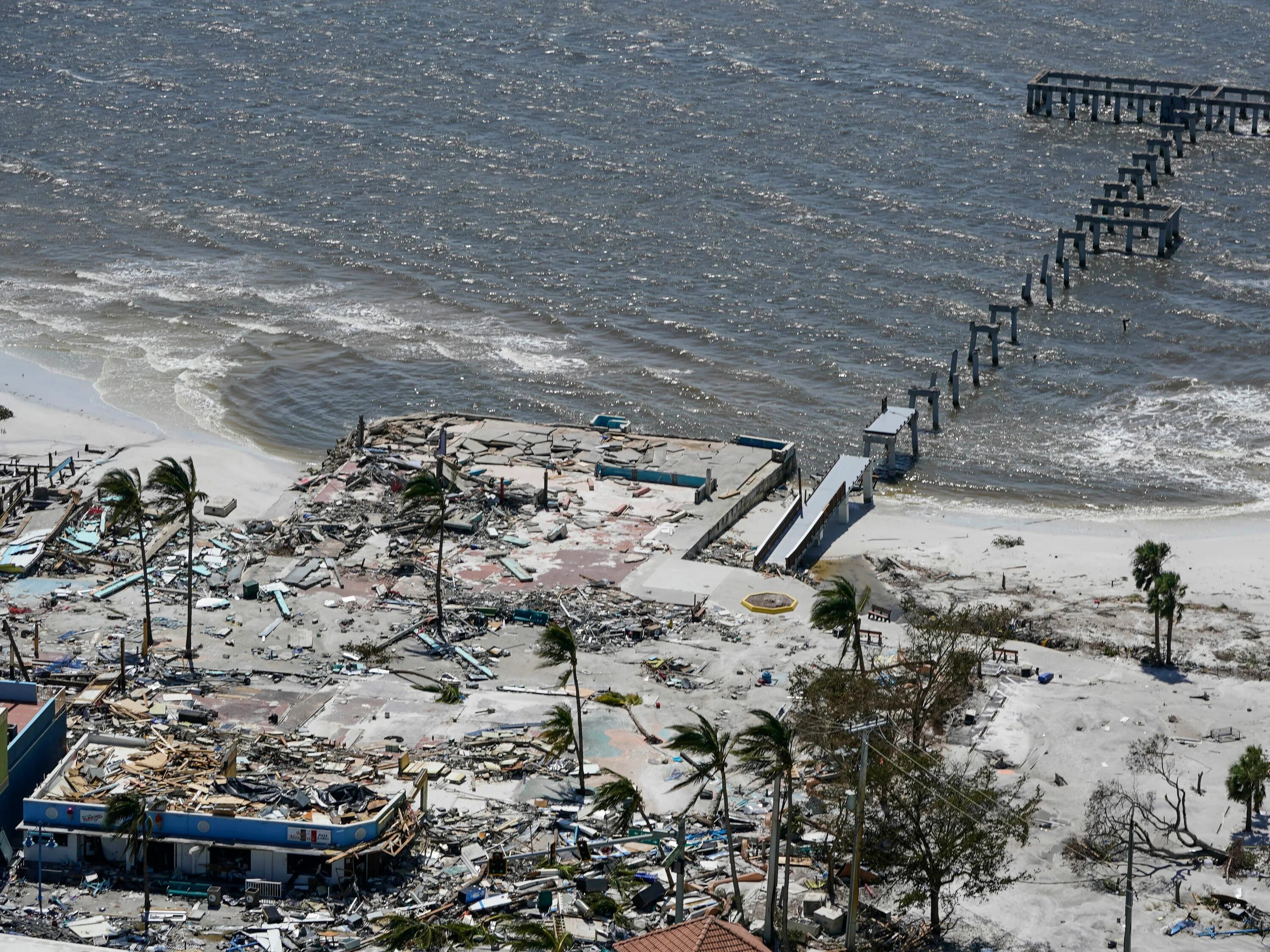 Грозили сегодня. Ураган Иэн. Шторм во Флориде сейчас. Ураган Иэн Флорида. Город фортмаярс Уракан.