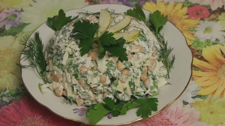 Красотка салат с грушей копченой. Салат с копченой курицей и грушей. Салат из груши шампиньонов. Салат с грудкой и грушей. Салат таинственный остров.