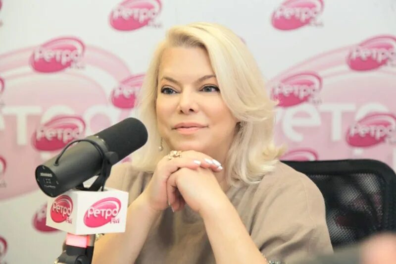 Марина поплавская квн. Яна поплавская на передаче малахова. Мама яны поплавской. Яна поплавская сейчас 2021. Передача есть тема выступление поплавской.