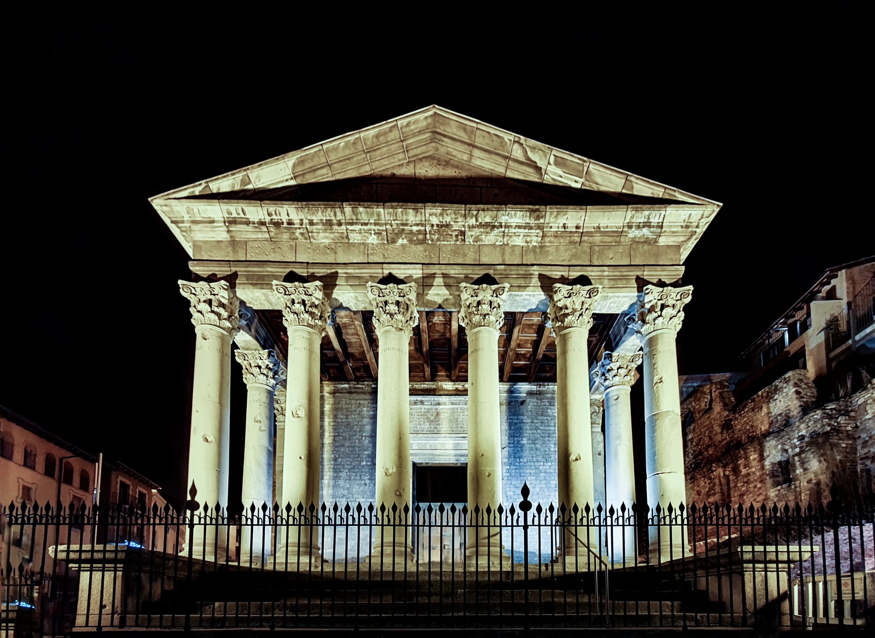 Roman temple. Таврика Римский храм. Римский храм (Вик). Римский храм тёмный.