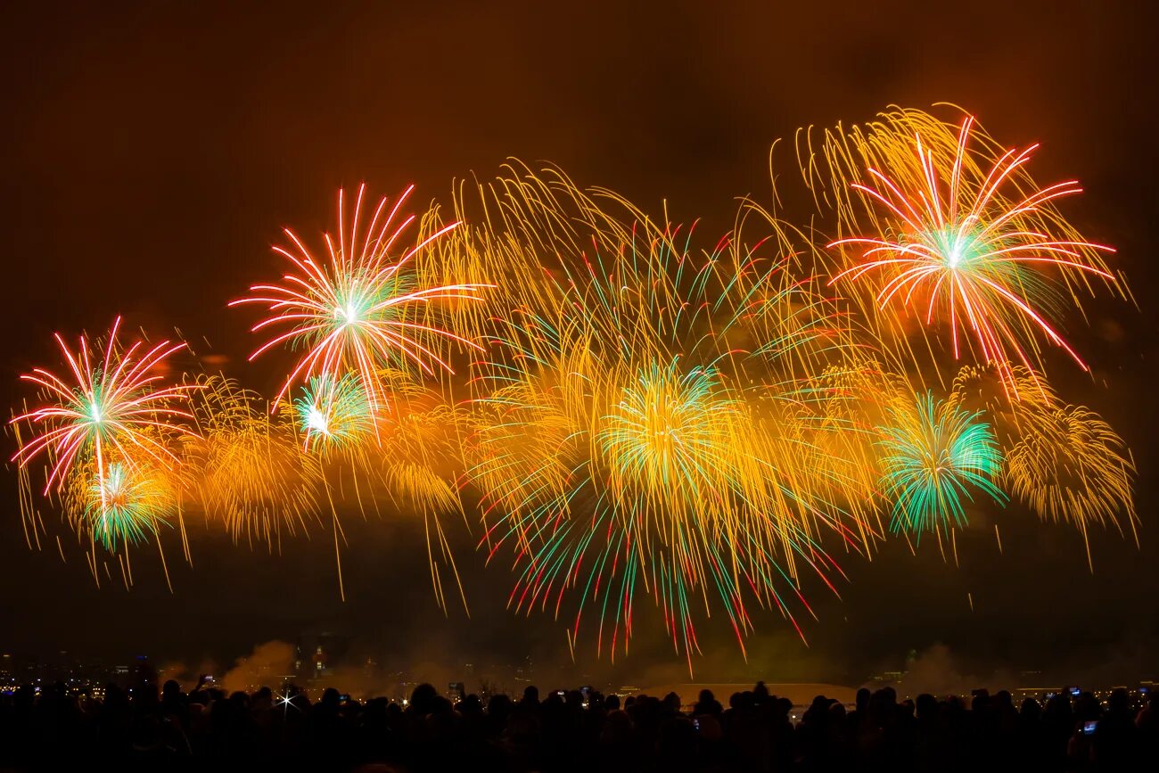 праздничный салют. салют открытка. фейерверк 23 февраля. салют спб 27 января. праздничный салют на 23 февраля.