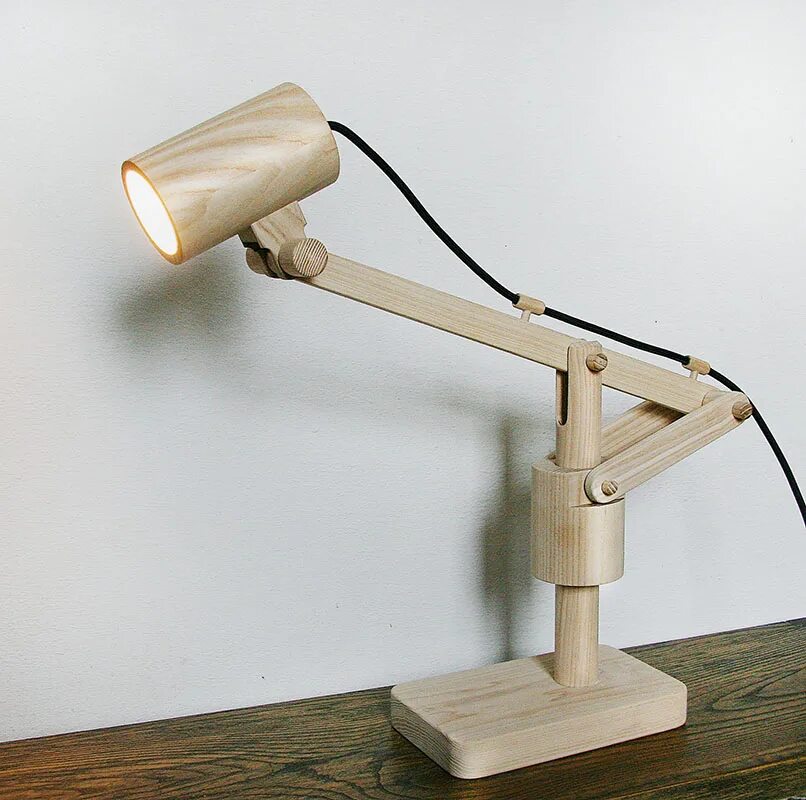 Изготовление настольных ламп. Настольная лампа diy. Настольный светильник wood pumptable lamp. Настольная лампа из фанеры. Настольный светильник из дерева.