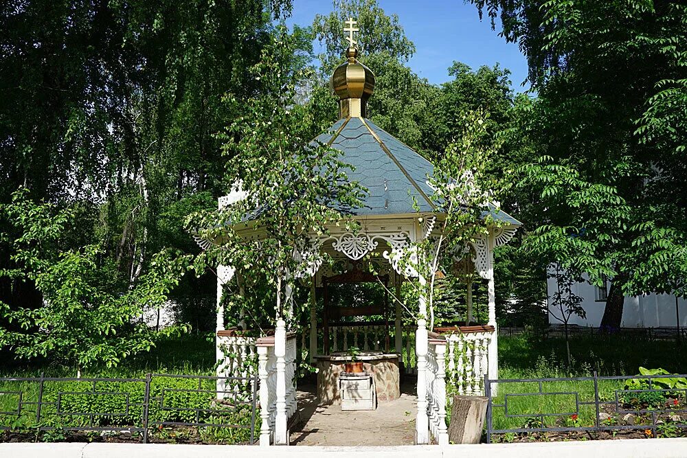 Успенский монастырь новомосковск. Свято-Успенский монастырь (Новомосковск). Новомосковск Успенский мужской монастырь. Мужской монастырь в Новомосковске Тульской области. Успенский монастырь Новомосковск беседка.