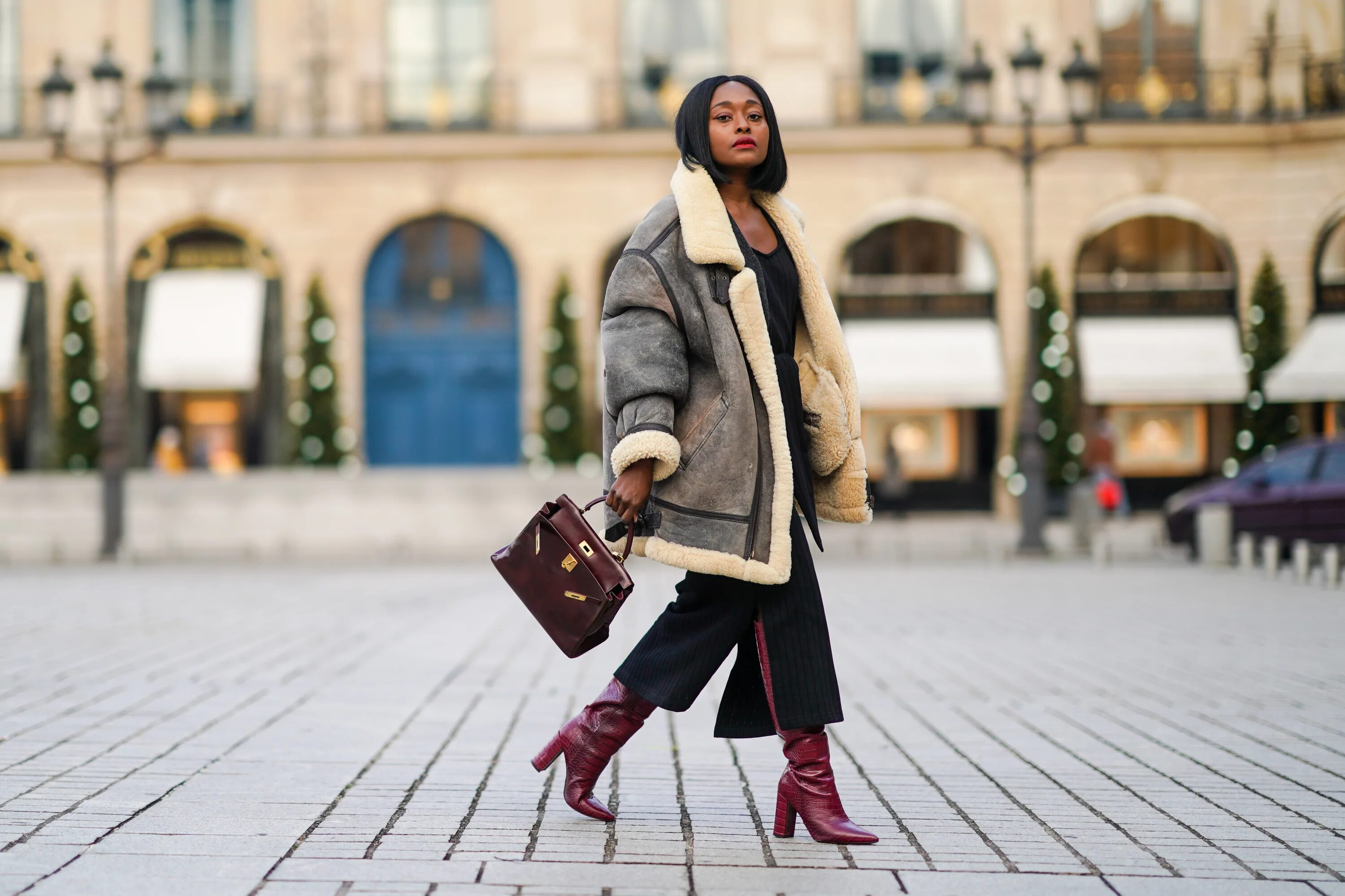 Как носить дубленку. Французская уличная мода. Дубленка тренд 2022. Как носить дубленку. Шарф под дубленку авиатор.