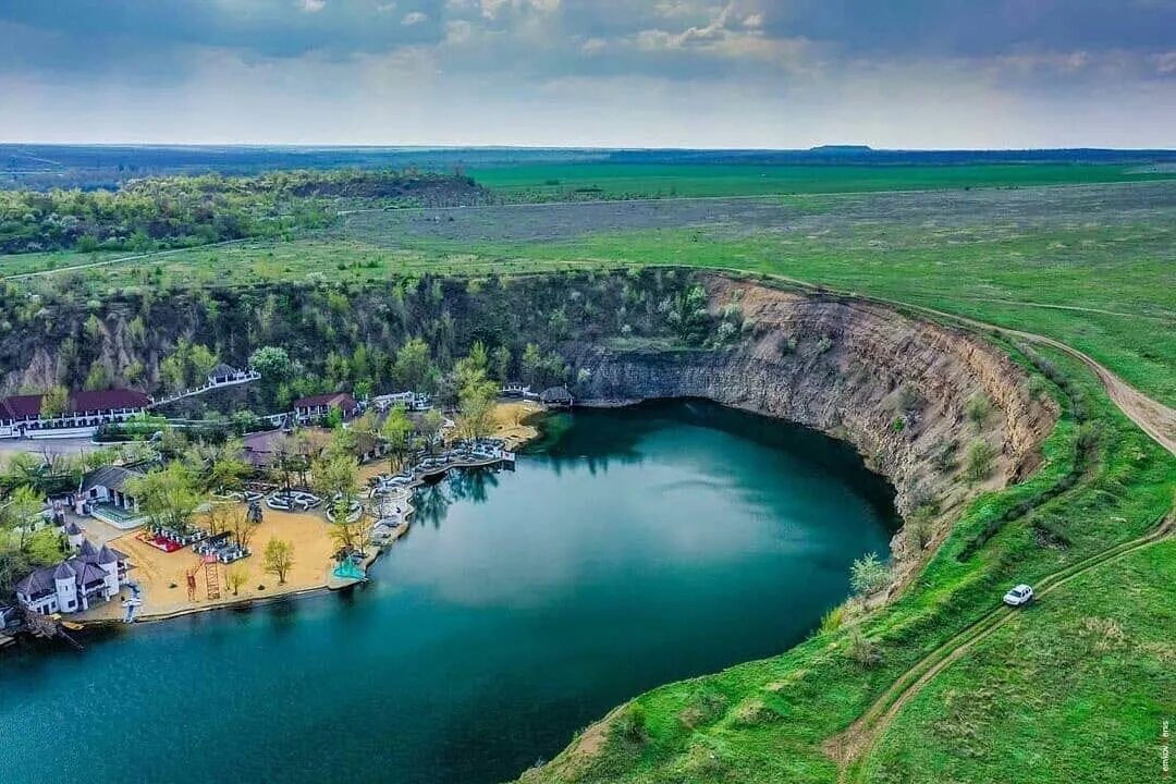 Интересные места в глубоком. Озеро Эльдорадо Каменск-Шахтинский. Озера Каменск Шахтинский. Голубые озера Каменск Шахтинский. Каньон Каменск Шахтинский.