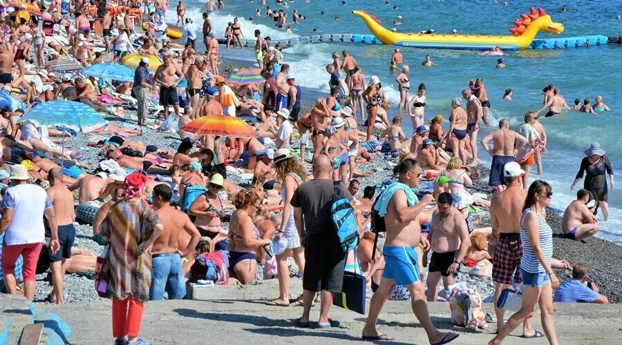 Сколько людей отдохнуло в крыму. Пляжи крыма отдыхающие. туристы в крыму. переполненные пляжи крыма.