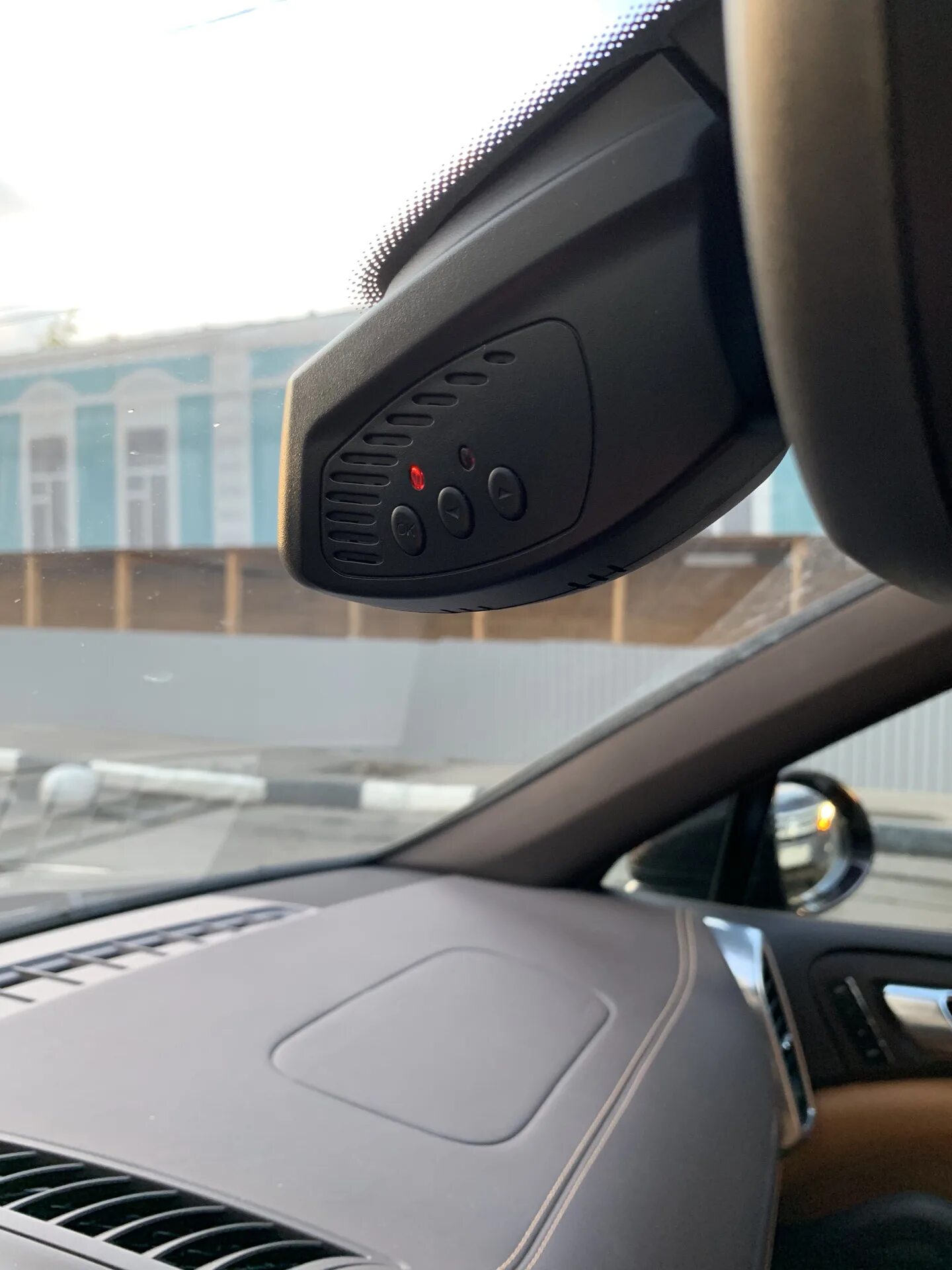 Glk 600 видеорегистратор. Регистратор volvo xc90. Скрытый видеорегистратор в автомобиль. Скрытый регистратор мерседес. Автомобильный скрытый видеорегистратор dvr d9.