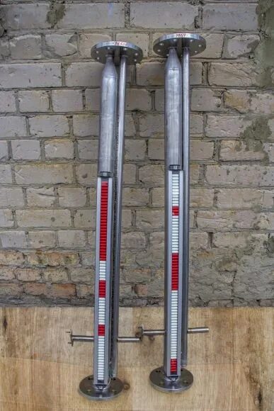 Байпасный уровнемер. Байпасный указатель уровня со смотровым стеклом. Байпасный указатель уровня 6бс. Магнитный указатель уровня умб-1200-ап. Байпасный уровнемер.