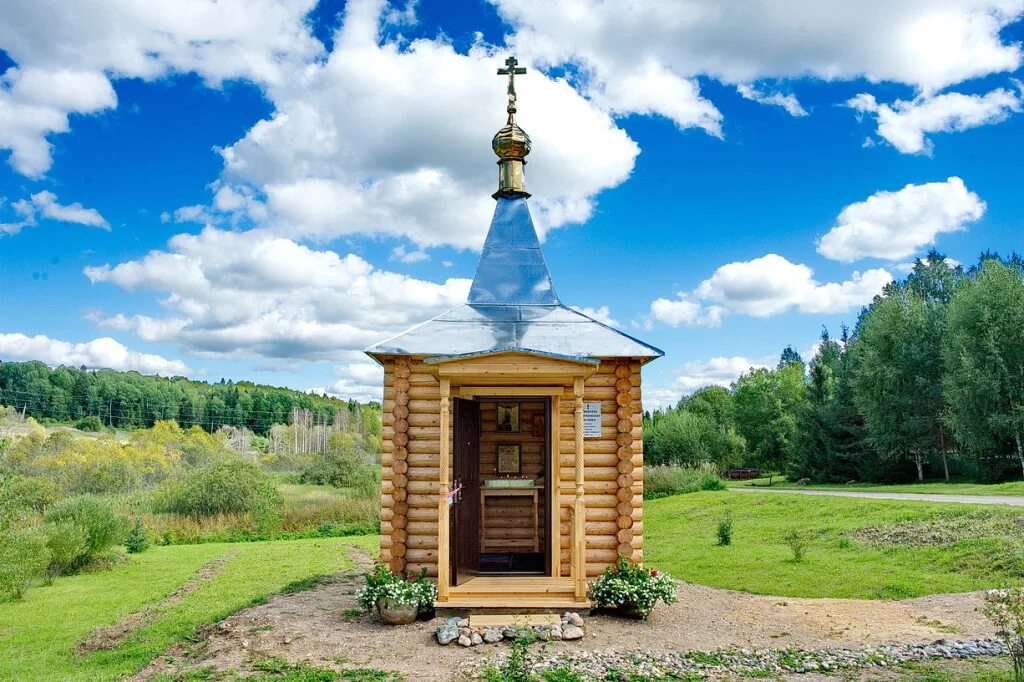 Православный родник. Часовня Спаса Преображения (Полевской). Корсунская часовня Изборск. Черниговская часовня Переславль Залесский. Карелия часовня Церковь Ильи.