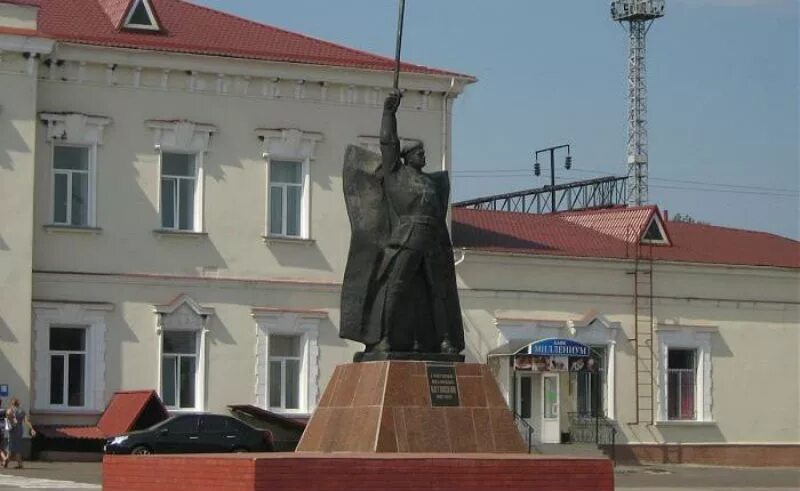 Подольск одесский. Памятник Котовскому в Котовске. Подольск Котовск Одесская область. Памятник Котовскому в Подольске. Город Котовск Одесская обл.