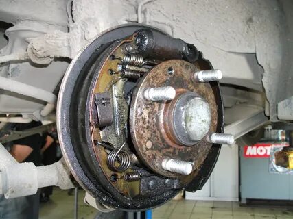 Замена задних тормозных колодок мазда