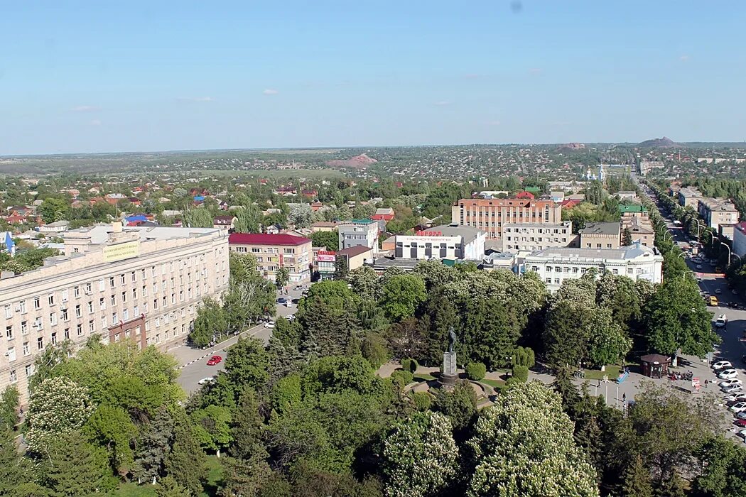Памятники города шахты ростовской области. Самом городе шахты. Шахты город. Площадь ленина шахты. Город шахты центр города.
