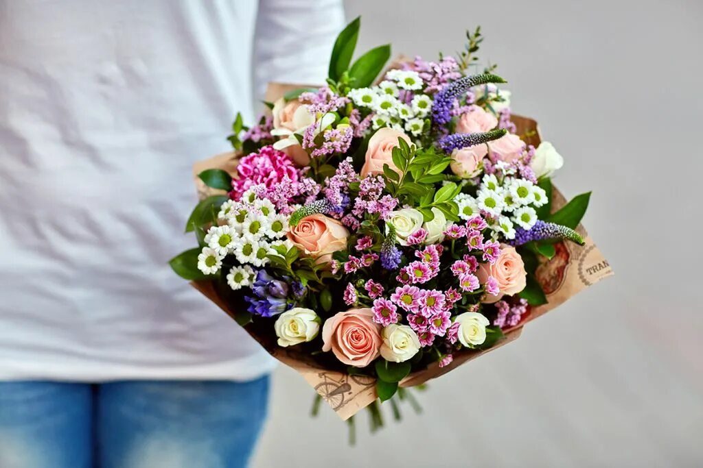 Букет за 300 рублей. Красивые недорогие букеты. Бюджетные букеты. Букет на 700 рублей. Букет до 1500 рублей.