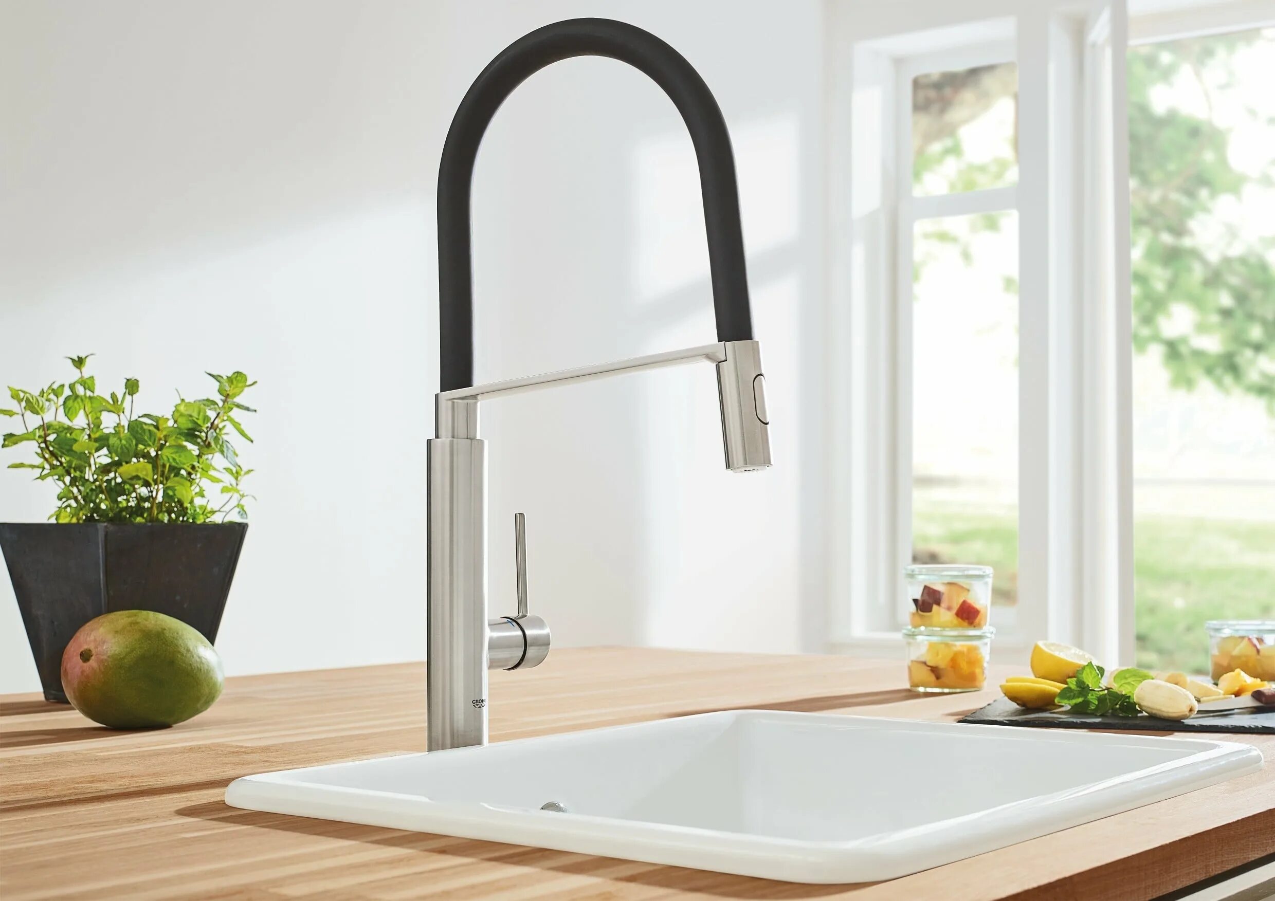 Гибкий выдвижной излив. Grohe get 30361000. Hansgrohe metris select. Hansgrohe смеситель для кухни с выдвижным изливом. Гибкий выдвижной излив.
