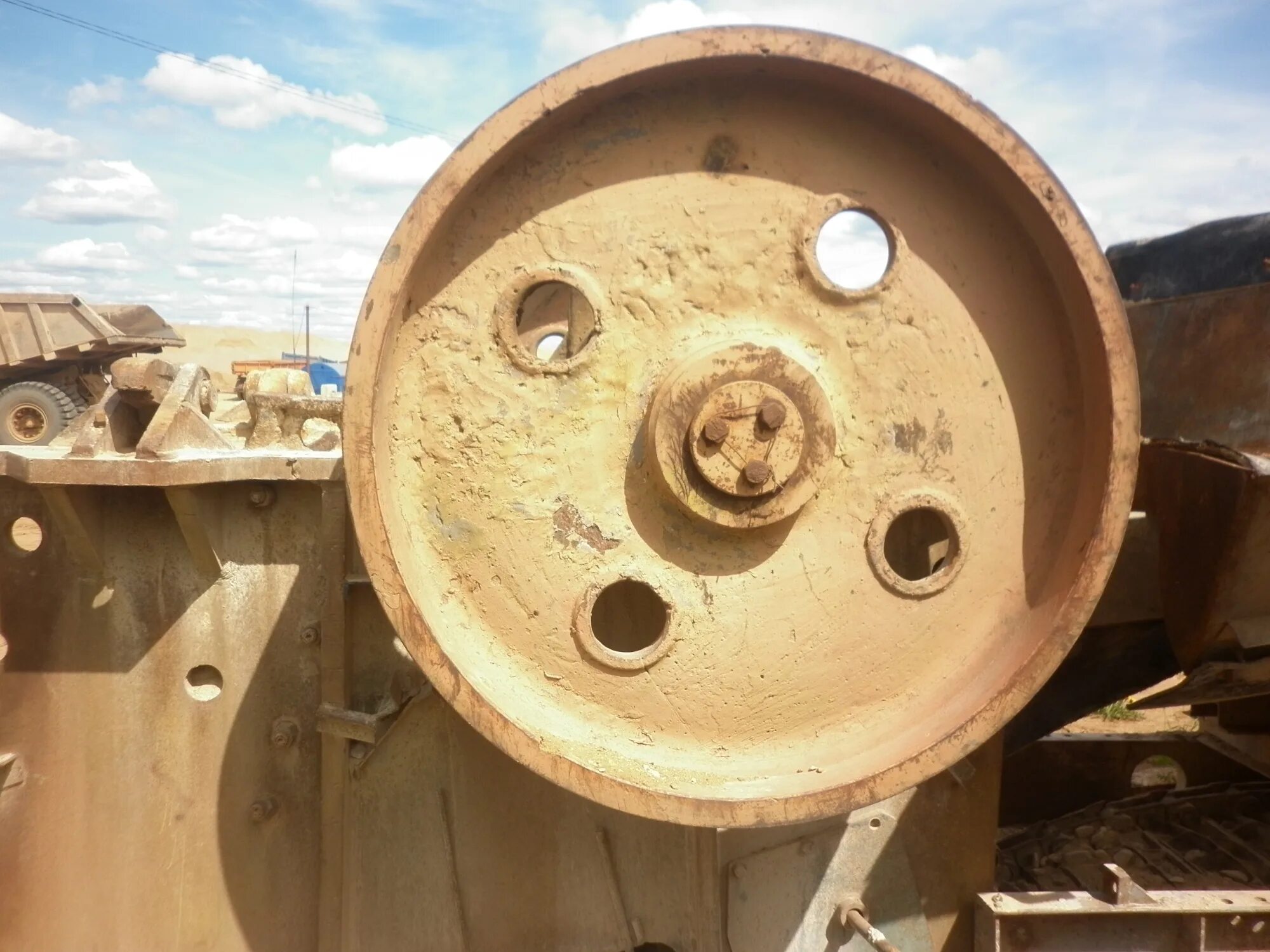 Дробилка украинка кду-2. Дробилка мд 8. Дробилка б у. Дробилка под жесткий пластик xfs-800. Дробилка щековая смд-108.