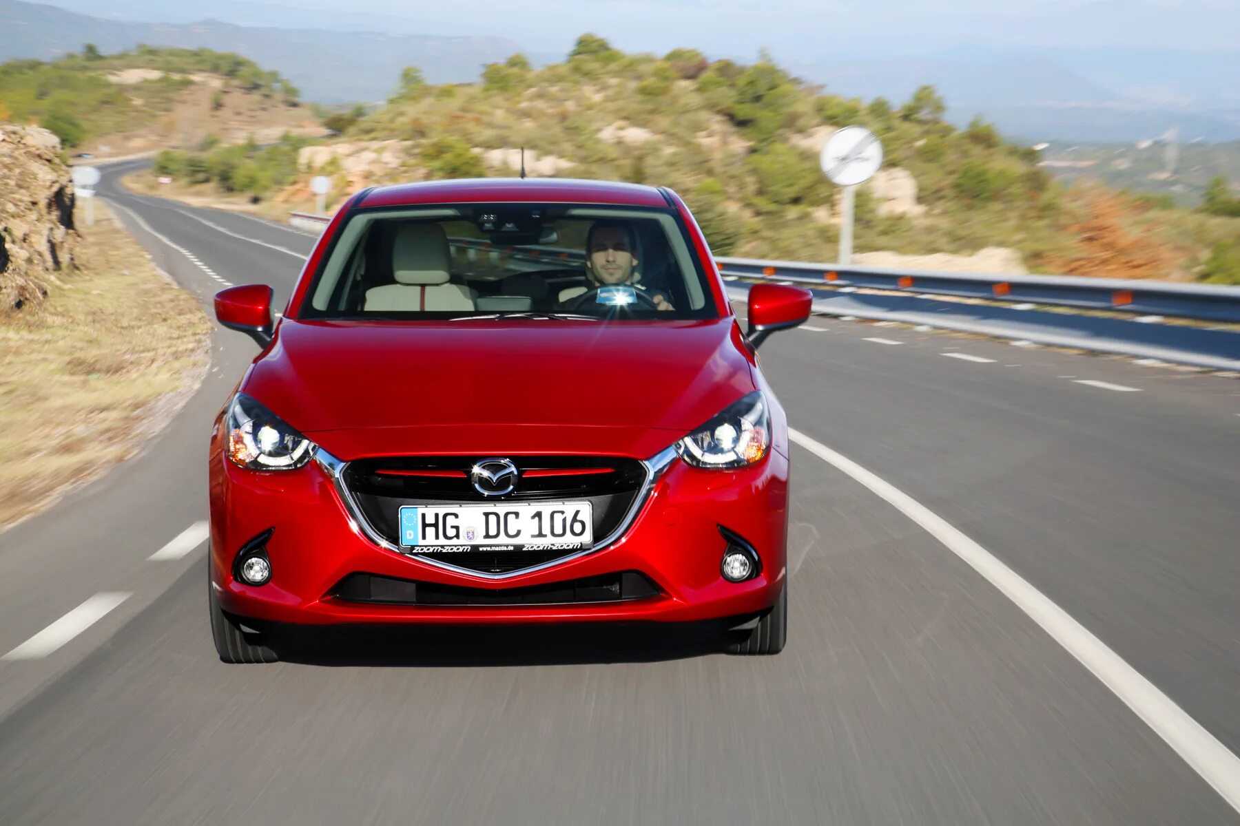 Mazda 2 2015. Мазда 2 красная. Mazda 2 2022. Mazda 2 de Front.