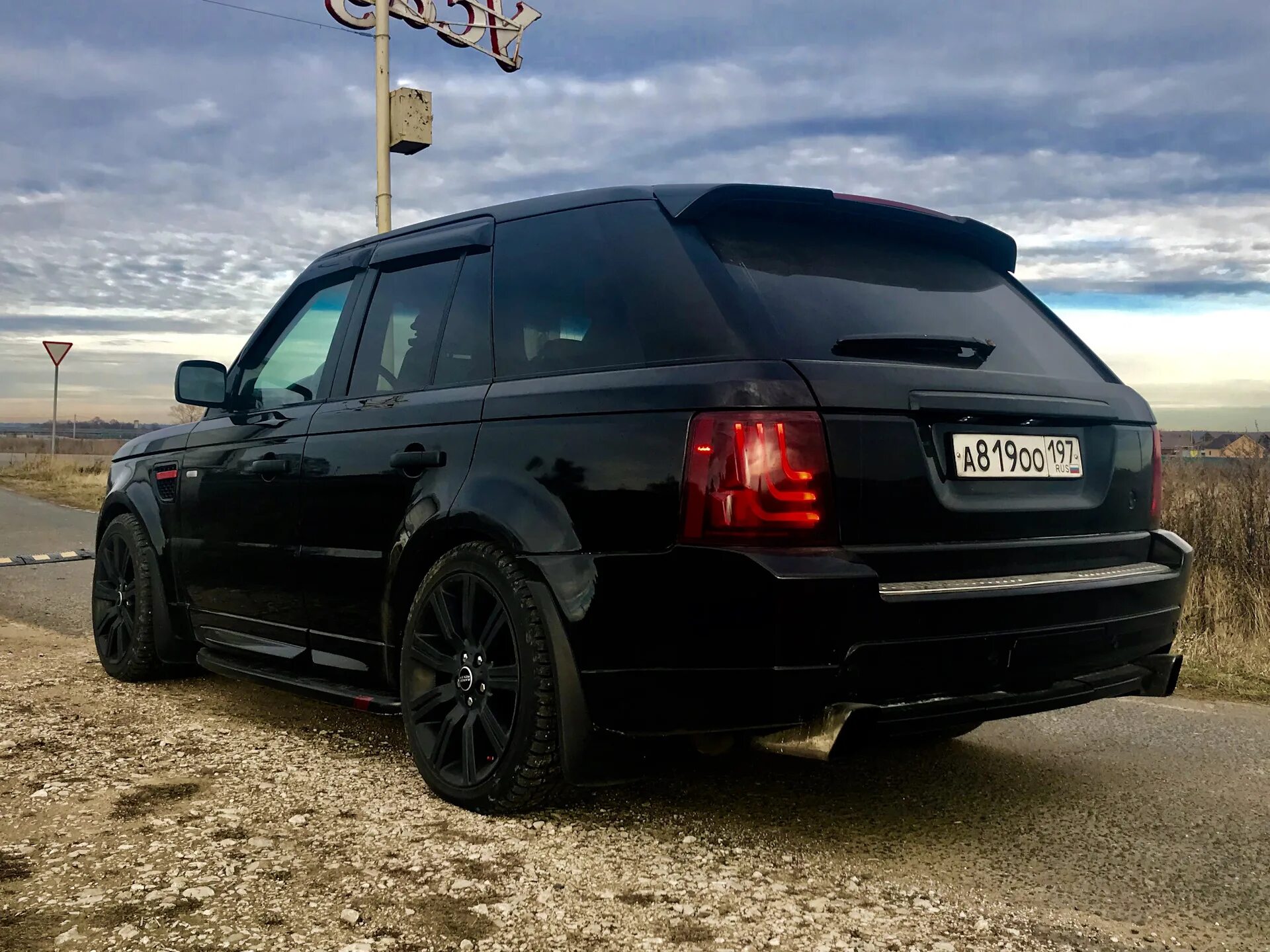 Rr master. RR Sport обвес Stormer. Бампер Stormer RR Sport 1. Обвес Stormer. Обвес Stormer range Rover Sport 2005-2009.