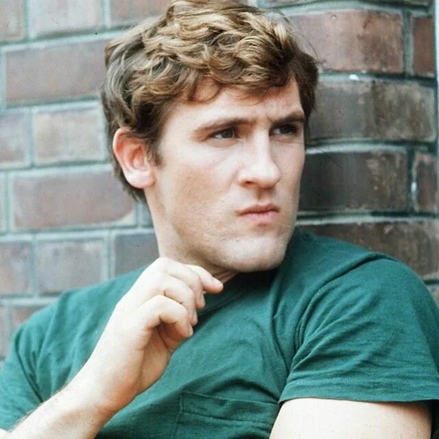 Депардье в молодости фото 15 Famous Men We Didn’t Know Were Handsome in Their Youth Famous men, Famous, Ha