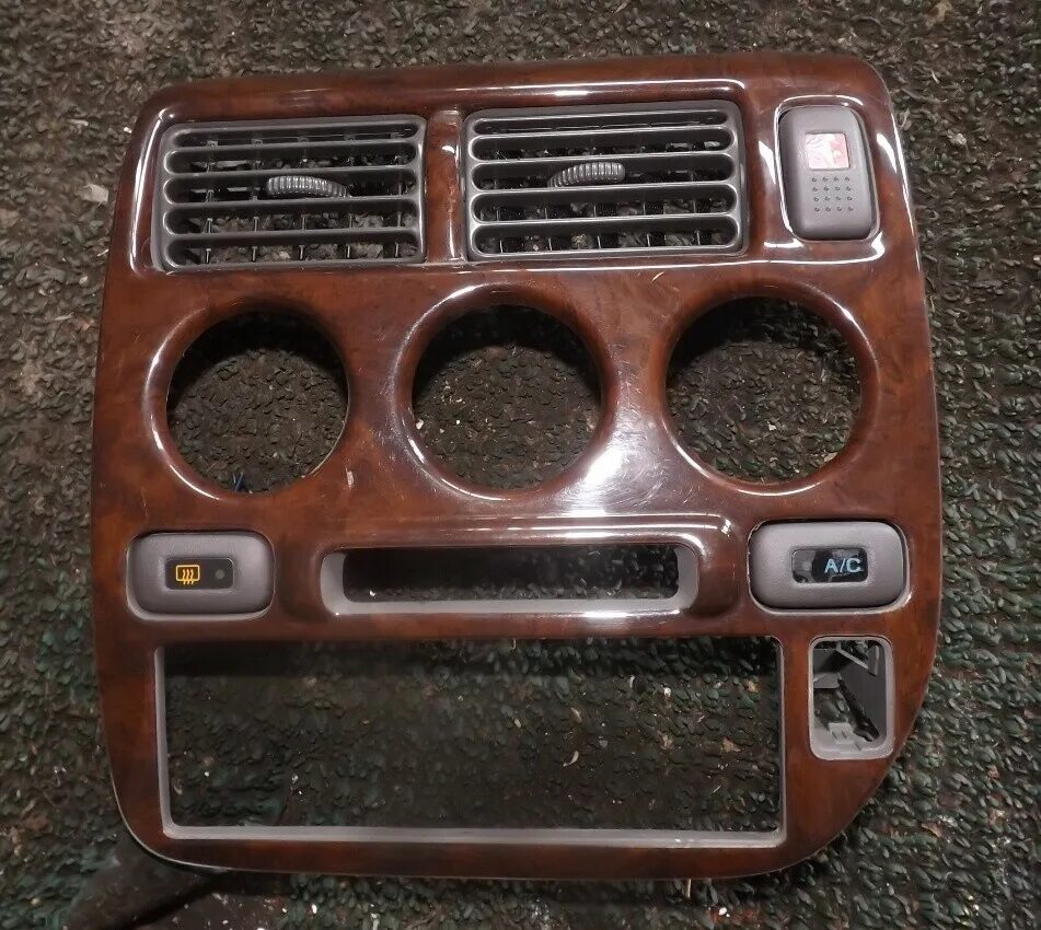 Консоль магнитофона. Консоль магнитофона марк 2 100. Рамка магнитолы карина 211. Центральная консоль тойота чайзер 100. Harrier avu65 консоль магнитофона.