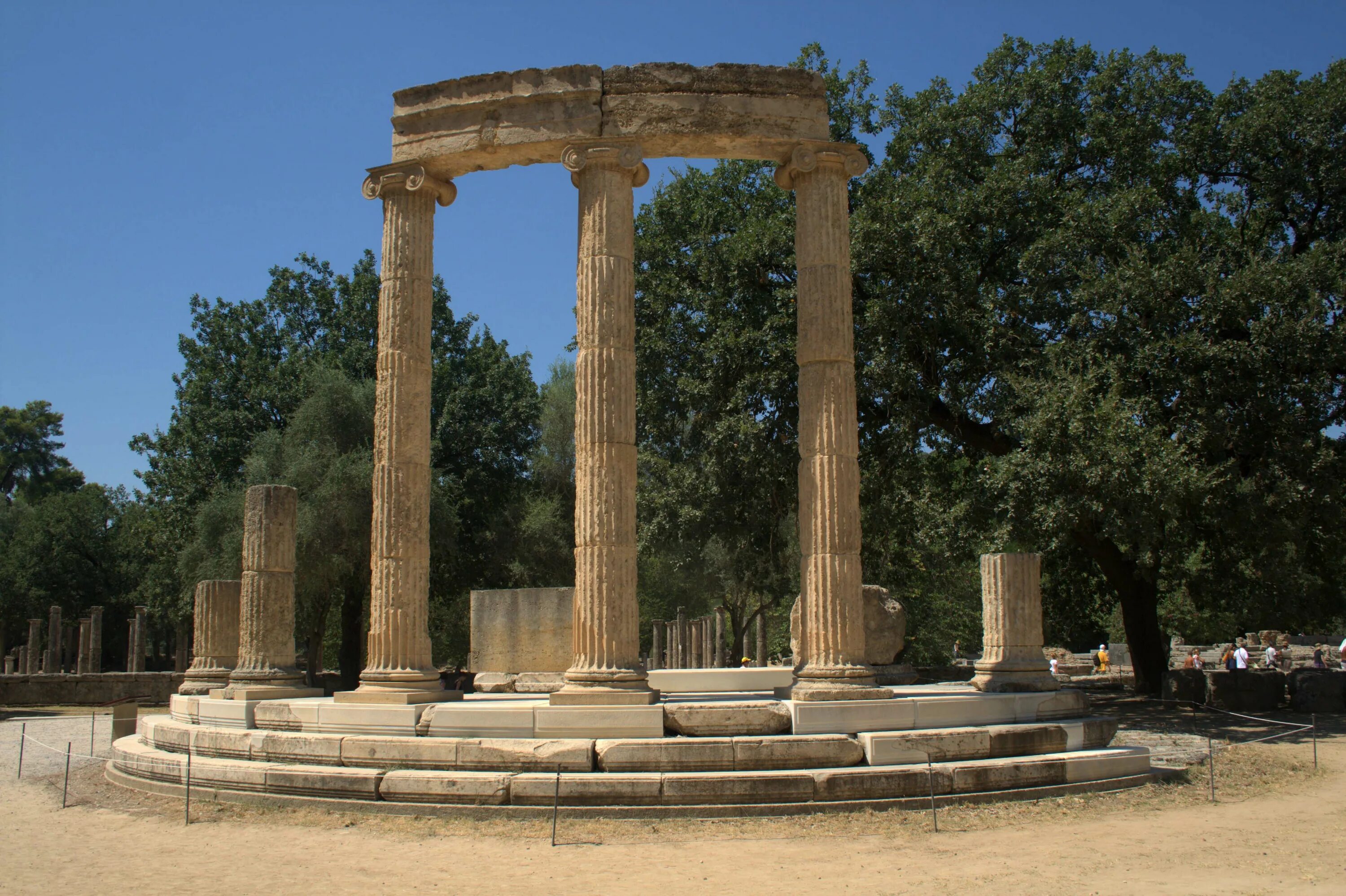 Олимпия Греция. Храм Зевса в Олимпии Греция. Philippeion Олимпия. Древняя Олимпия.