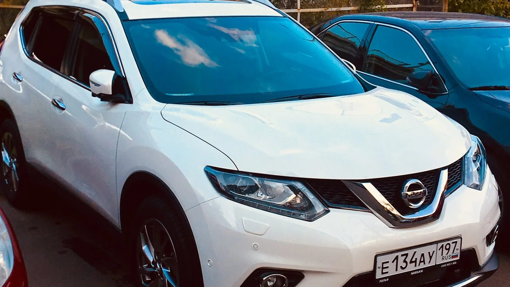 Nissan x-trail t32 белый. Не попали в цвет белый перламутр. Белый трейл 2024. Fancy trail white. Nissan x trail белый перламутр черные диски.