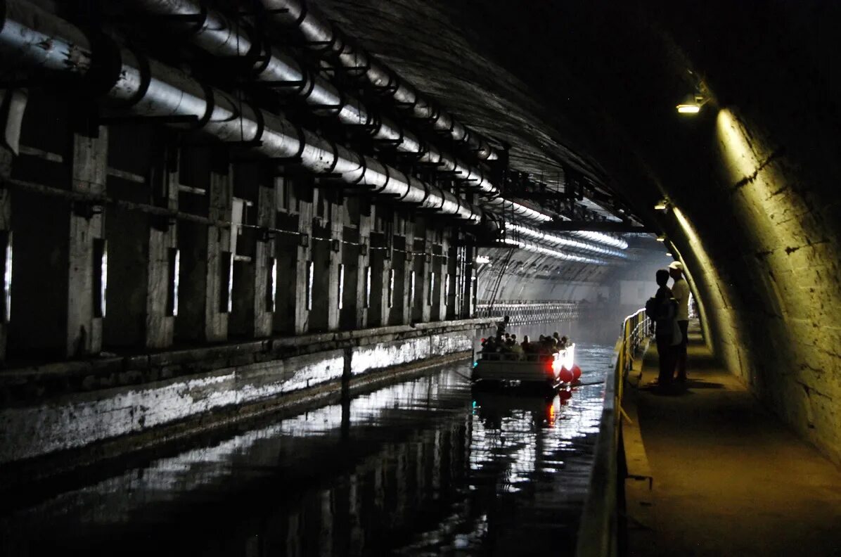 подземная база подводных лодок «объект 825». подводный завод. балаклава музей подводных лодок. балаклава объект 825 гтс музей. объект 825гтс балаклава.