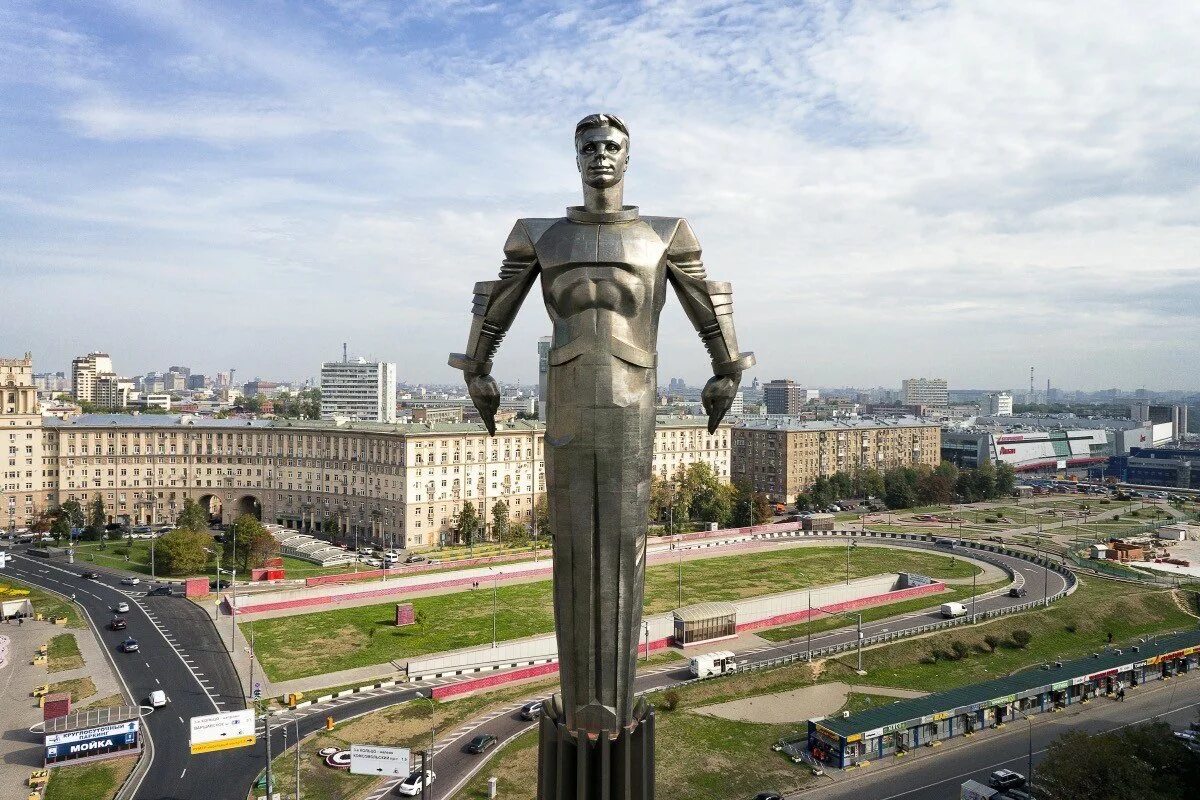 Памятник Юрию Гагарину Ленинский проспект. Памятник Гагарину в Москве на Ленинском проспекте. Памятник Гагарину на Ленинском проспекте 1980. Памятник Юри. Гагарину в Москве.