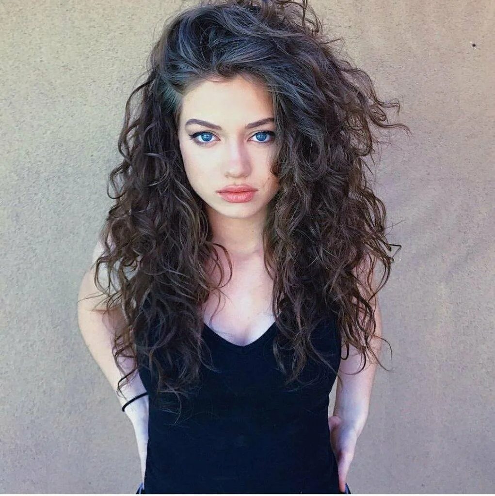 Кортни Келли Dytto. Катя Василенко кудри. Катерина Мурашко кучеряшка. Девушки с вьющимися волосами