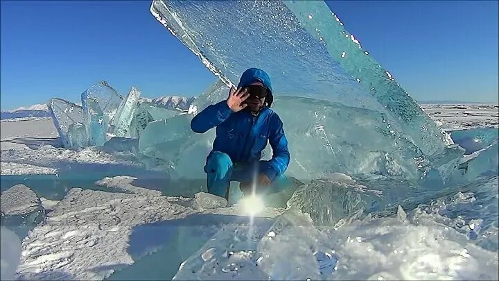 Сколько лед на байкале. Толщина льда на Байкале. Толщина льда на озере Байкал. Глубина льда на Байкале. Толщина Байкальского льда.
