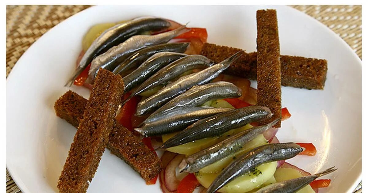 С чем есть анчоусы. Анчоусы. хамса рыба. закуска с анчоусами. хамса соленая.