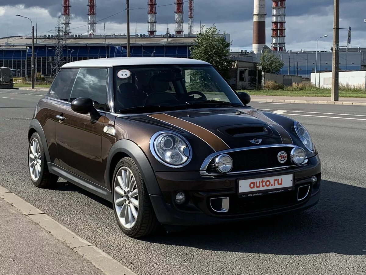 мини коричневый. Mini cooper hatch r56. мини купер кантримен s коричневый. мини купер кантримен коричневый. Mini cooper clubman 2008.