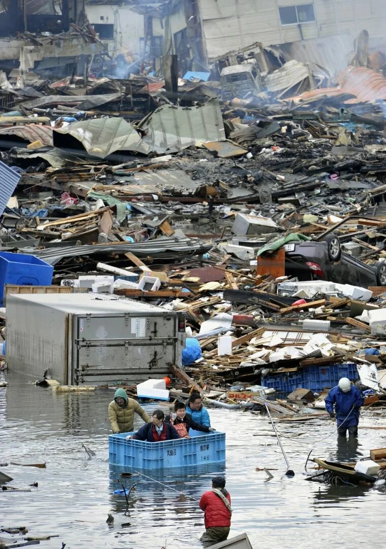 Natural disasters tsunami. ЦУНАМИ В Японии в 2011. Землетрясение и ЦУНАМИ В Тохоку. Стихийные бедствия в Японии ЦУНАМИ.