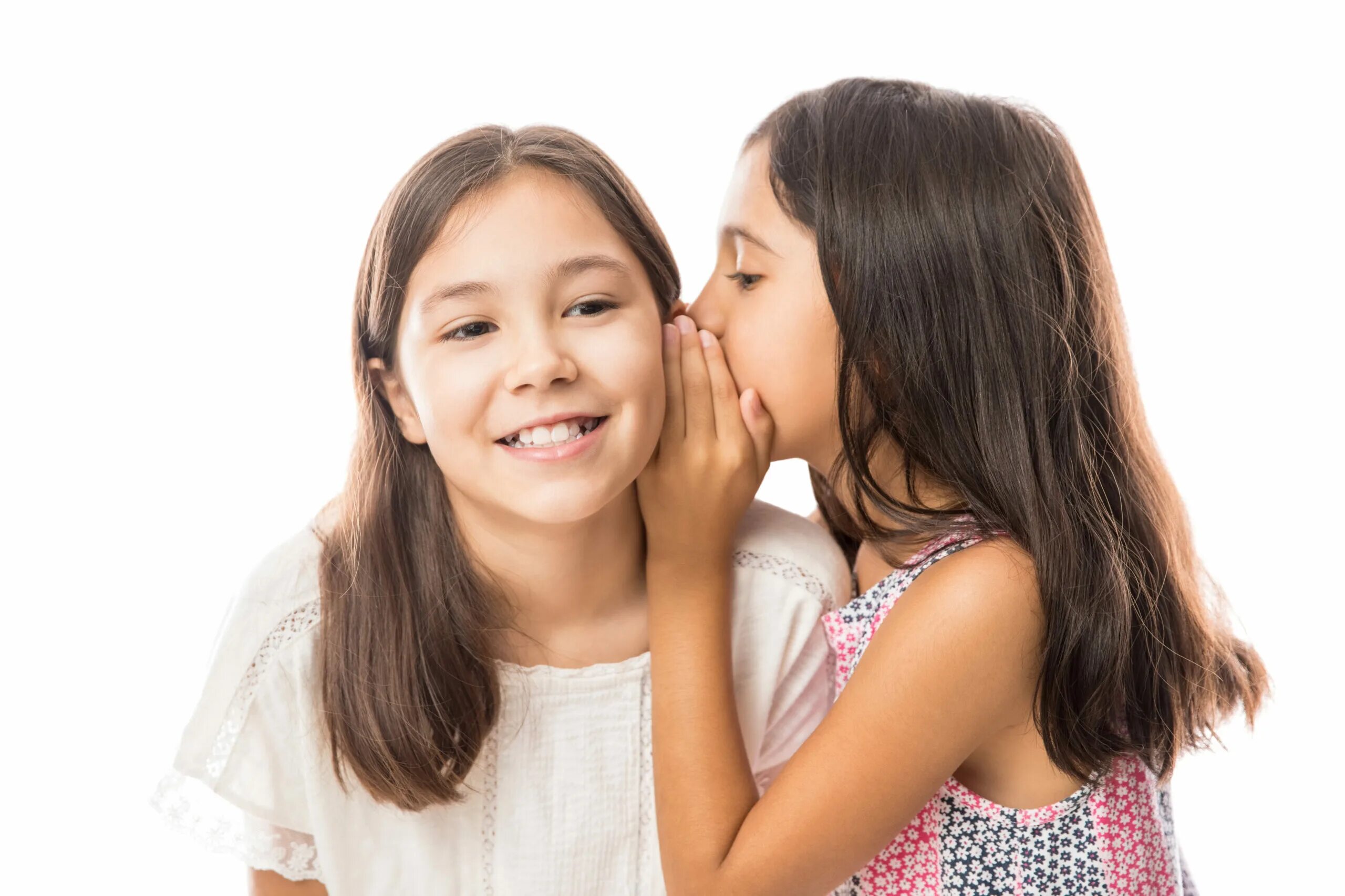 Сестра младше на 10 лет. Старшая сестра общение. сестра на белом фоне. children talking to each other. доброе общение взрослых сестер.