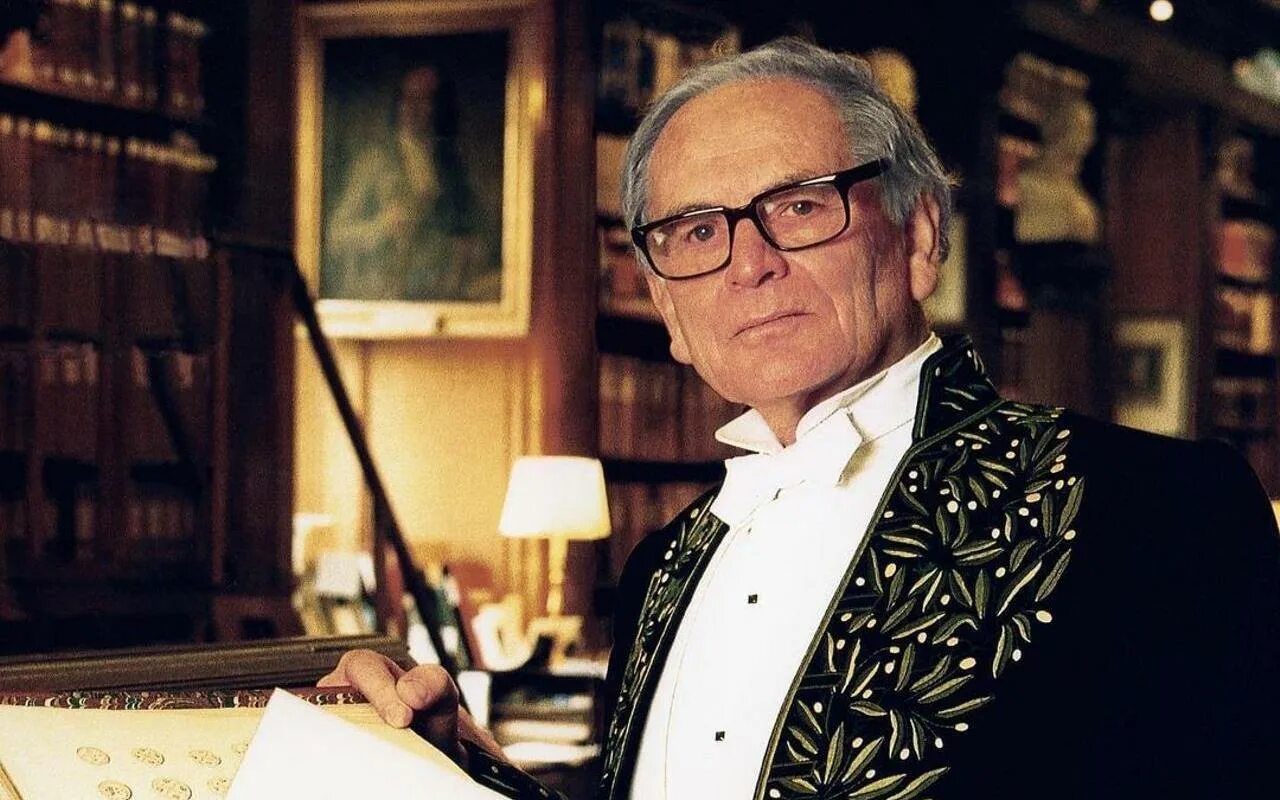 Пьер карден дизайнер. Пьер карден модельер. 2020 — пьер карден (р. Пьер хорсан. Пьер модельер кириши.