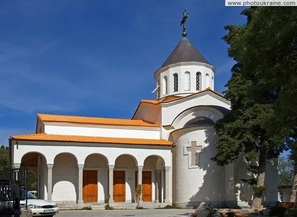 Церковь покрова божией матери нижняя ореанда. Храм в ореанде в крыму. Покрова пресвятой богородицы нижняя ореанда. Церковь покрова божией матери ореанда. Церковь в ореанде нижней ореанде покрова пресвятой.
