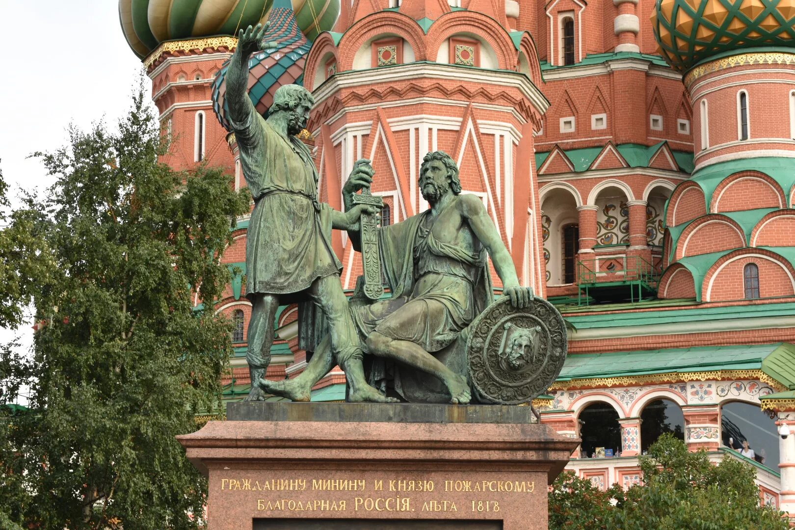Картинка пожарский. Князь Дмитрий Пожарский памятник Нижний. Кузьма Минин и Пожарский. Минин и Пожарский Екатеринбург. Минин и Пожарский Волгоград.