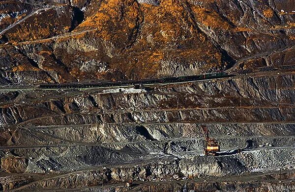 угольные пласты паудер ривер. коркинский угольный разрез в челябинской области. пласта мощного. залегание пластов угля. угольный пласт.